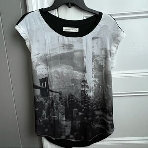 Abercrombie & Fitch Black & Gray Lightweight Casual Graphic NYC T-Shirt XS NWOT